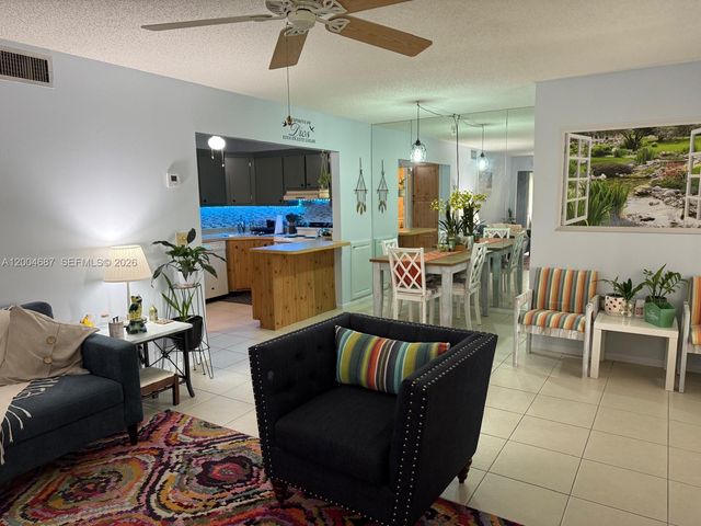 208 Pine Hov Cir A-2, Green Acres, FL 33463
