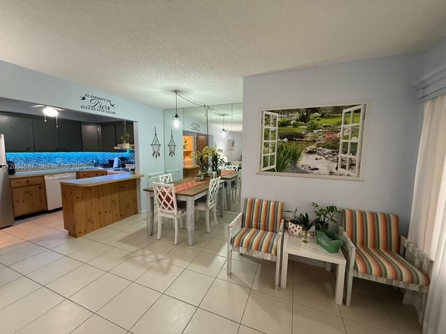 208 Pine Hov Cir A-2, Green Acres, FL 33463