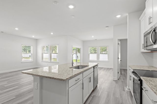 35 Hunting Pl, Georgetown, SC 29440