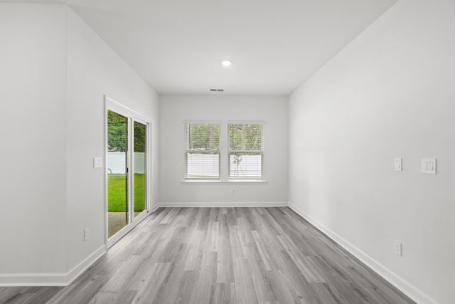 35 Hunting Pl, Georgetown, SC 29440