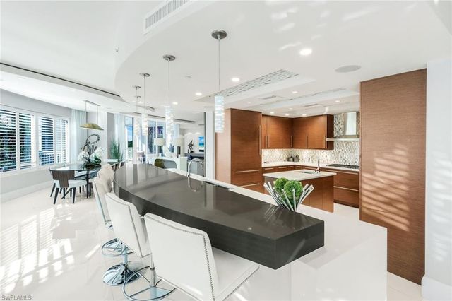 13665 Vanderbilt DR # 301, Naples, FL 34110