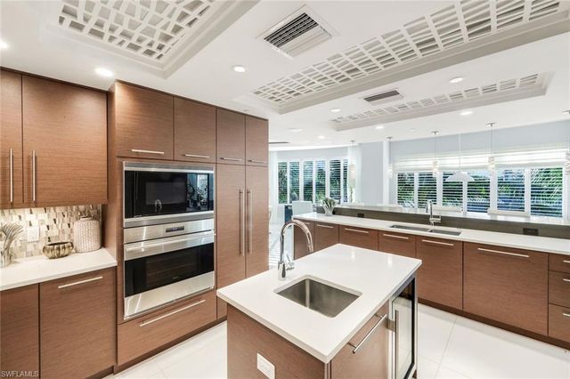 13665 Vanderbilt DR # 301, Naples, FL 34110