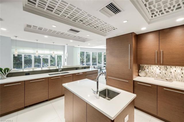 13665 Vanderbilt DR # 301, Naples, FL 34110