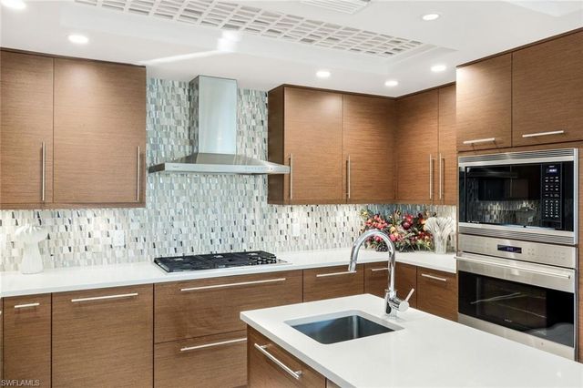 13665 Vanderbilt DR # 301, Naples, FL 34110