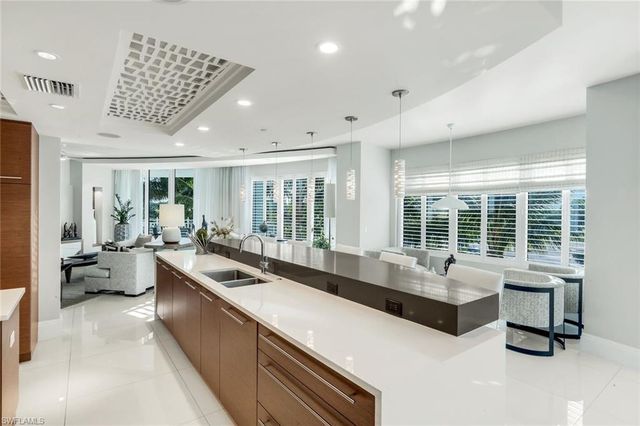 13665 Vanderbilt DR # 301, Naples, FL 34110