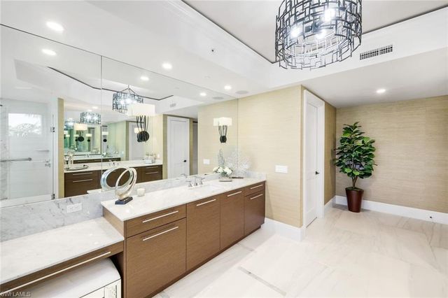 13665 Vanderbilt DR # 301, Naples, FL 34110