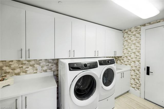 13665 Vanderbilt DR # 301, Naples, FL 34110