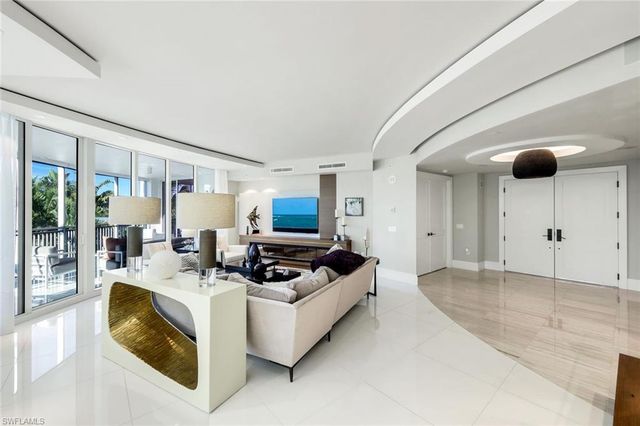 13665 Vanderbilt DR # 301, Naples, FL 34110