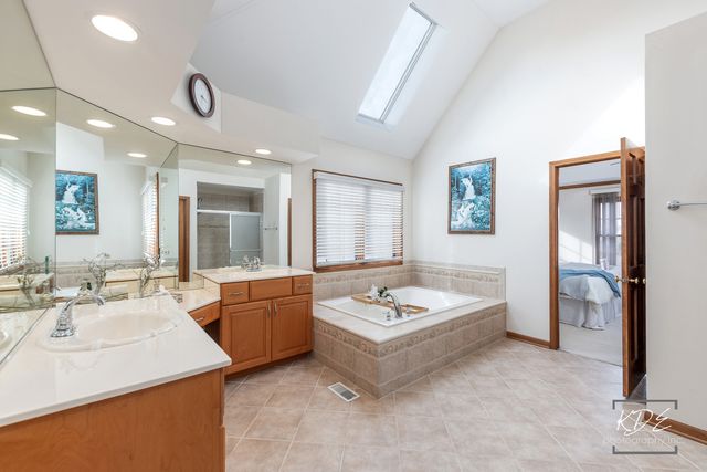 3307 Danlaur Court, Naperville, IL 60564