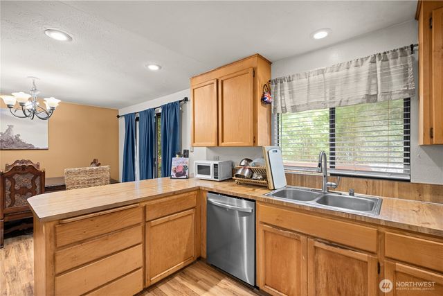17909 230th Avenue NE, Woodinville, WA 98077