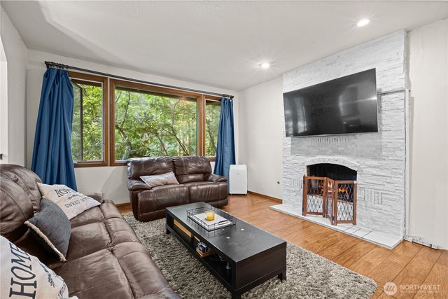 17909 230th Avenue NE, Woodinville, WA 98077