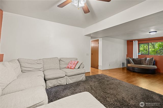 17909 230th Avenue NE, Woodinville, WA 98077