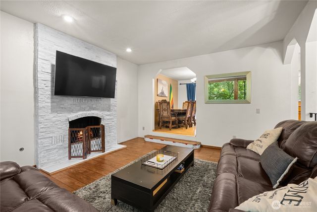 17909 230th Avenue NE, Woodinville, WA 98077