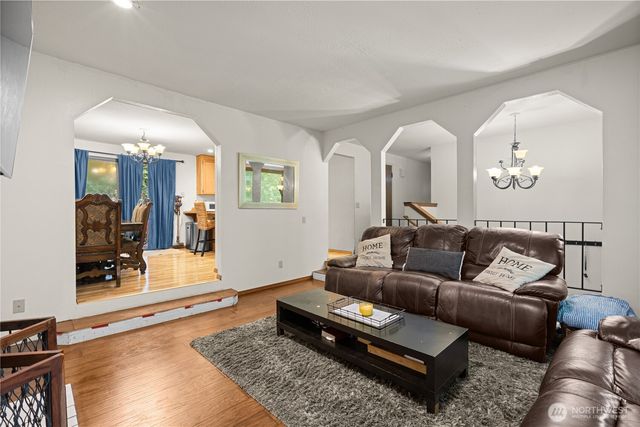 17909 230th Avenue NE, Woodinville, WA 98077