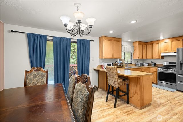 17909 230th Avenue NE, Woodinville, WA 98077