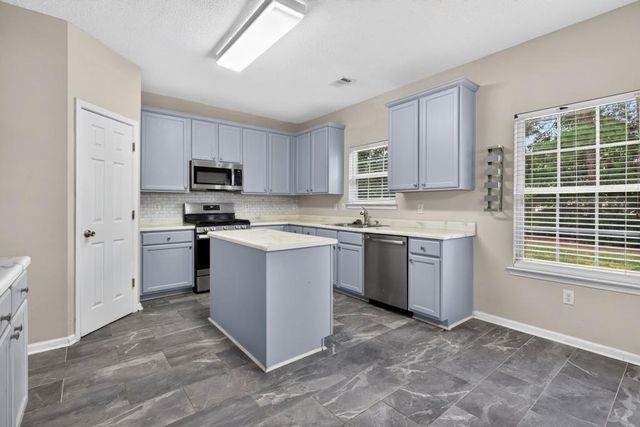 719 Winesap Court, Hampton, GA 30228