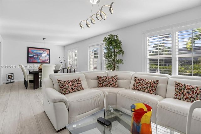 7110 SW 54th St, Miami, FL 33155