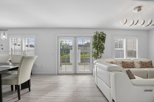 7110 SW 54th St, Miami, FL 33155