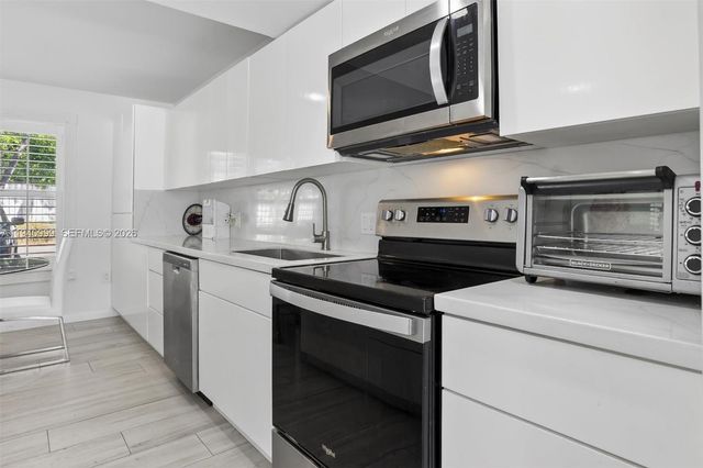 7110 SW 54th St, Miami, FL 33155