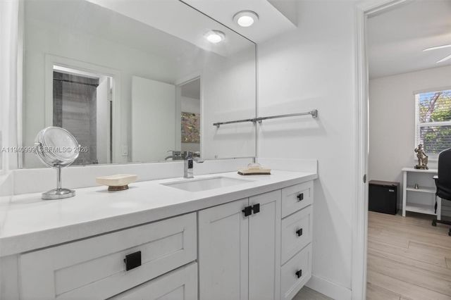 7110 SW 54th St, Miami, FL 33155