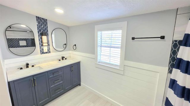 16623 Jolly Roger Road, Galveston, TX 77554