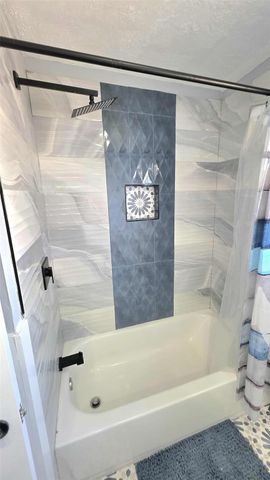 16623 Jolly Roger Road, Galveston, TX 77554