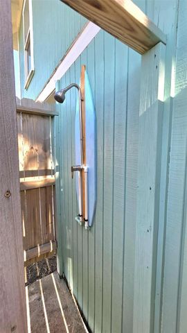 16623 Jolly Roger Road, Galveston, TX 77554