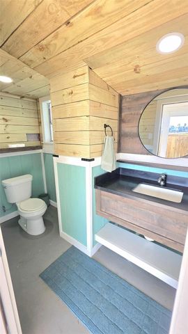 16623 Jolly Roger Road, Galveston, TX 77554