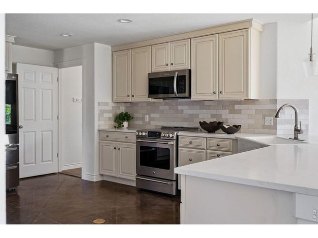 2554 Dutch Ct, Lafayette, CO 80026