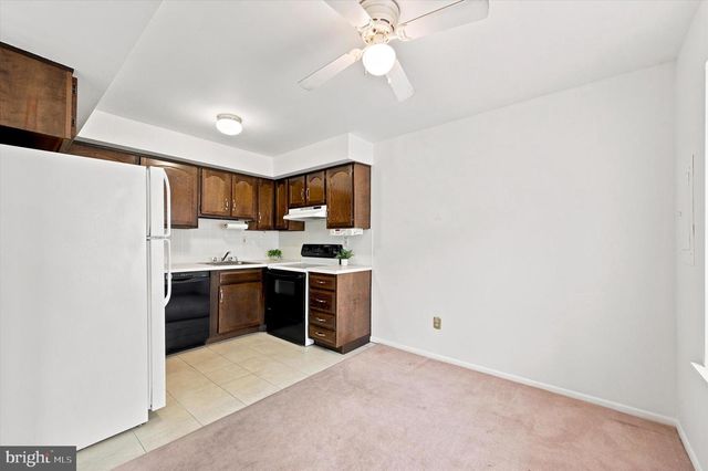 5200 HILLTOP DR #E17, Brookhaven, PA 19015