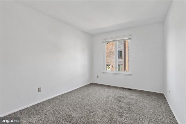 5200 HILLTOP DR #E17, Brookhaven, PA 19015