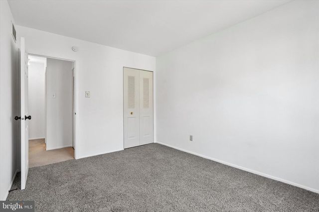 5200 HILLTOP DR #E17, Brookhaven, PA 19015