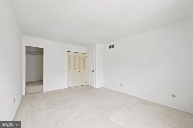 5200 HILLTOP DR #E17, Brookhaven, PA 19015