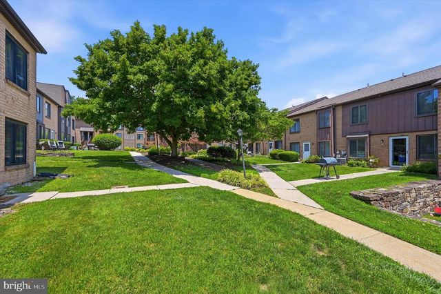 5200 HILLTOP DR #E17, Brookhaven, PA 19015