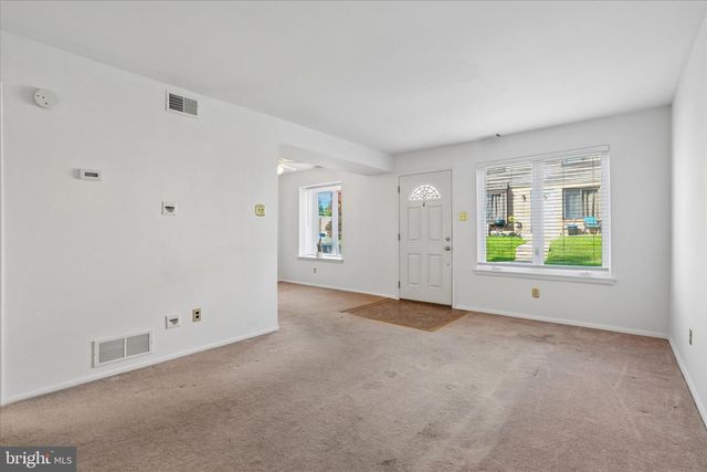 5200 HILLTOP DR #E17, Brookhaven, PA 19015