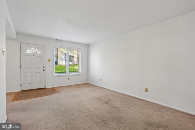 5200 HILLTOP DR #E17, Brookhaven, PA 19015