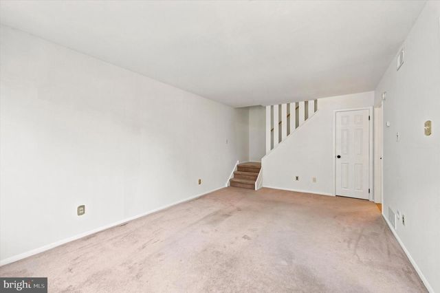 5200 HILLTOP DR #E17, Brookhaven, PA 19015