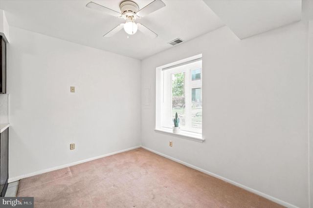 5200 HILLTOP DR #E17, Brookhaven, PA 19015