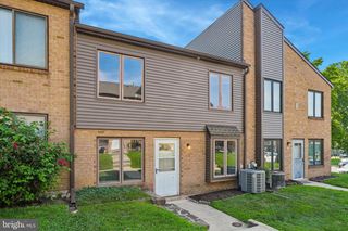5200 HILLTOP DR #E17, Brookhaven, PA 19015