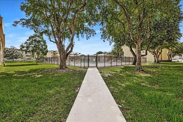 6000 NW 64th Ave 303, Tamarac, FL 33319