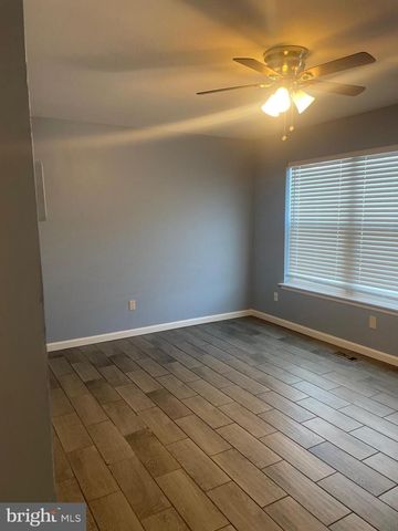 6 VERNON CT, Sicklerville, NJ 08081