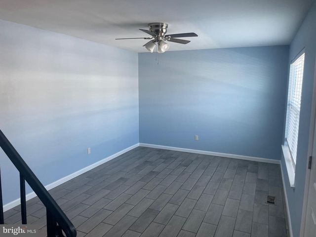 6 VERNON CT, Sicklerville, NJ 08081