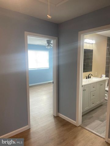 6 VERNON CT, Sicklerville, NJ 08081