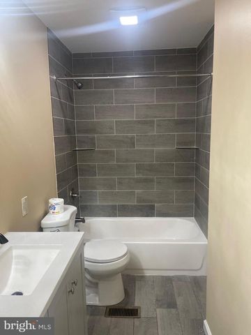 6 VERNON CT, Sicklerville, NJ 08081