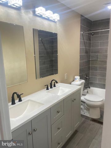 6 VERNON CT, Sicklerville, NJ 08081