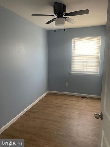 6 VERNON CT, Sicklerville, NJ 08081