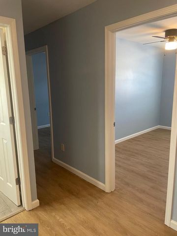 6 VERNON CT, Sicklerville, NJ 08081