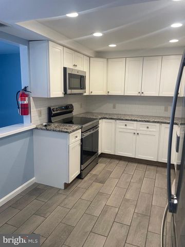 6 VERNON CT, Sicklerville, NJ 08081