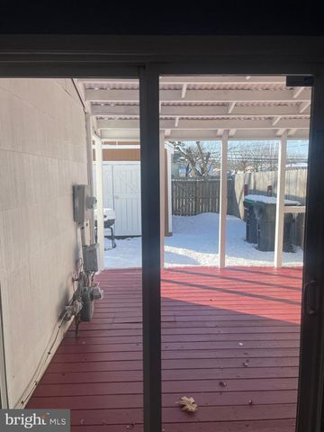 6 VERNON CT, Sicklerville, NJ 08081