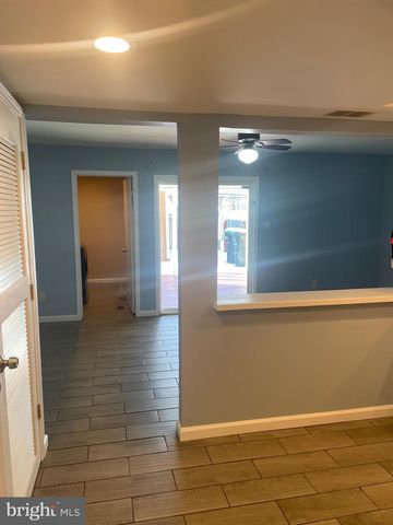 6 VERNON CT, Sicklerville, NJ 08081